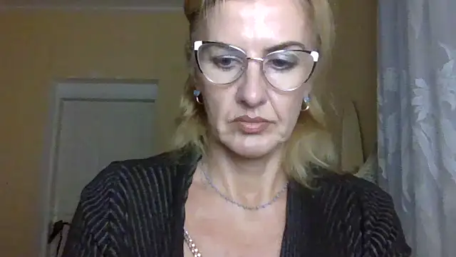 TianaQLove online show from 10-20-25, 01:55