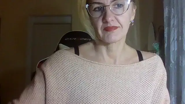 TianaQLove online show from 10-30-25, 04:52