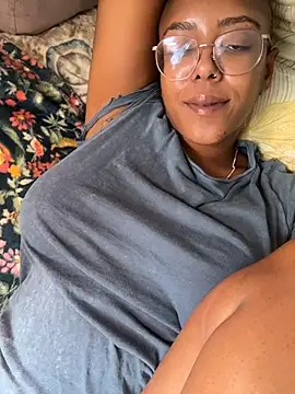 Snapshot of aliasyourfav chatting on 11-09-25, 04:49 aliasyourfav online show from 11-09-25, 04:49