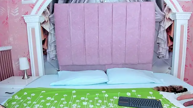 Snapshot of mishell_lovely chatting on 11-12-25, 01:33 mishell lovely online show from 11-12-25, 01:33