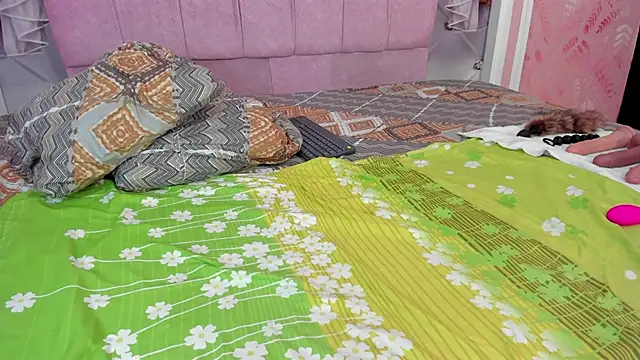 Snapshot of mishell_lovely chatting on 11-16-25, 02:11 mishell lovely online show from 11-16-25, 02:11