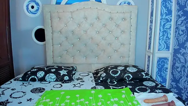 mishell lovely online show from 12-19-25, 12:01