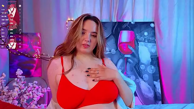 Snapshot of LucilleMcBride chatting on 11-21-25, 07:07 LucilleMcBride online show from 11-21-25, 07:07