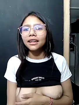 SofieLove 01 online show from 12-21-25, 08:32