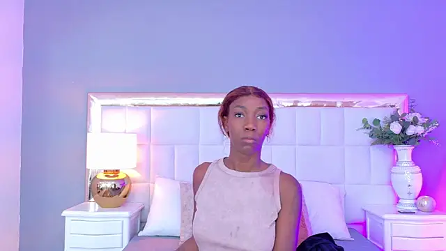 MadeleineHocker online show from 11-12-25, 01:33