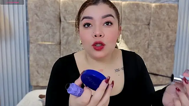 Snapshot of leilapons chatting on 02-20-26, 06:19 leilapons online show from 02-20-26, 06:19