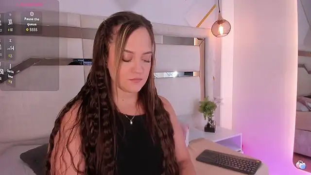 mariana jhones  online show from 11-11-25, 12:16