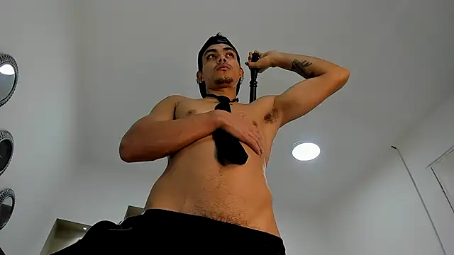 Snapshot of Tommy_kurtt chatting on 10-29-25, 01:02 Tommy kurtt online show from 10-29-25, 01:02