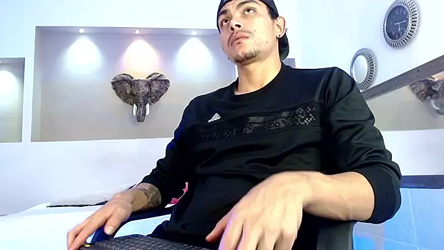 Snapshot of Tommy_kurtt chatting on 11-01-25, 10:28 Tommy kurtt online show from 11-01-25, 10:28