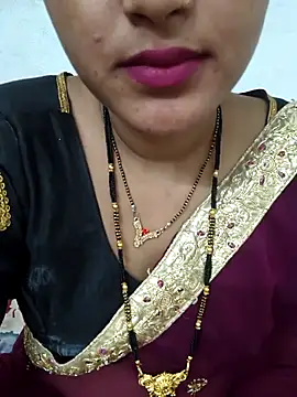 Snapshot of BEAUTY_QUE chatting on 10-24-25, 07:16 BEAUTY QUE online show from 10-24-25, 07:16