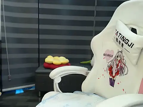 Snapshot of NANA_199k chatting on 10-29-25, 11:39 NANA 199k online show from 10-29-25, 11:39