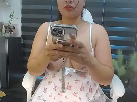 Snapshot of NANA_199k chatting on 11-11-25, 04:12 NANA 199k online show from 11-11-25, 04:12