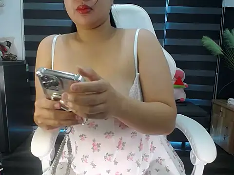 Snapshot of NANA_199k chatting on 11-16-25, 07:03 NANA 199k online show from 11-16-25, 07:03