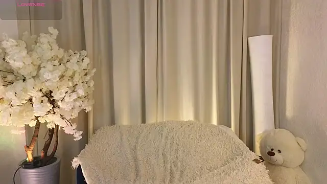 Snapshot of Janet_Jee chatting on 11-19-25, 11:43 Janet Jee online show from 11-19-25, 11:43