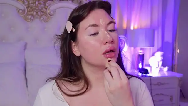 MeganStrain online show from 12-04-25, 03:16