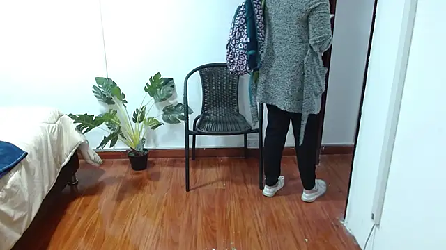 LilyCutee  online show from 10-02-25, 07:21
