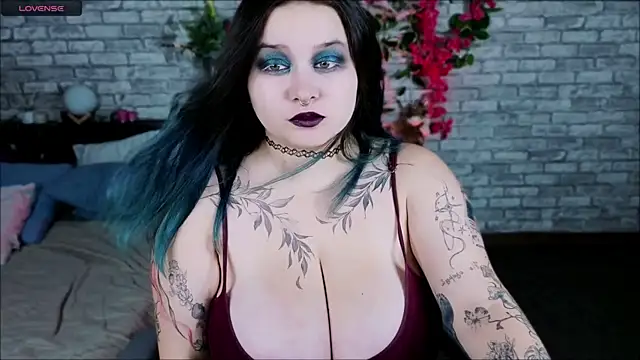 Snapshot of Mira_Fyre chatting on 10-07-25, 08:28 Mira Fyre online show from 10-07-25, 08:28