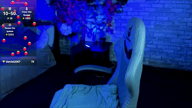 Snapshot of Mira_Fyre chatting on 10-13-25, 10:32 Mira Fyre online show from 10-13-25, 10:32