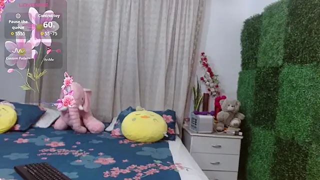 Snapshot of angelly__kate chatting on 10-28-25, 01:42 angelly kate online show from 10-28-25, 01:42