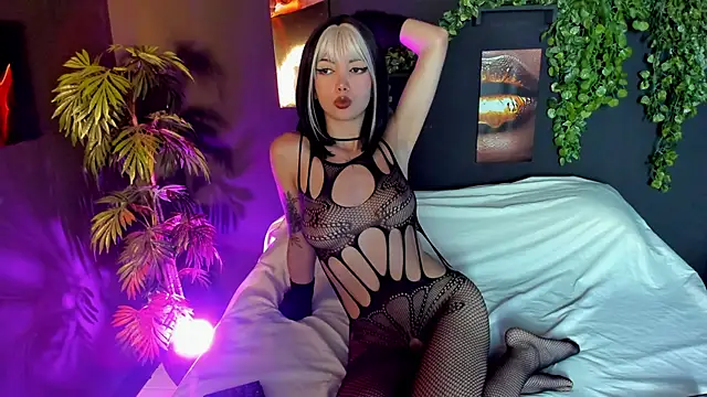 Evelyn Russoo online show from 09-11-25, 02:28