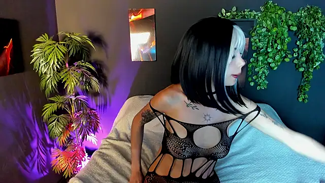 Evelyn Russoo online show from 09-24-25, 01:58