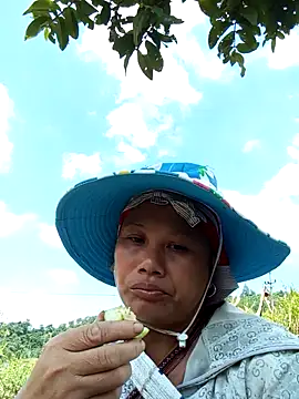 Snapshot of Bibilenu chatting on 10-18-25, 04:15 Bibilenu online show from 10-18-25, 04:15