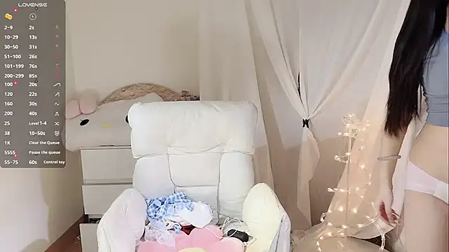 MM-feifei online show from 10-18-25, 03:46