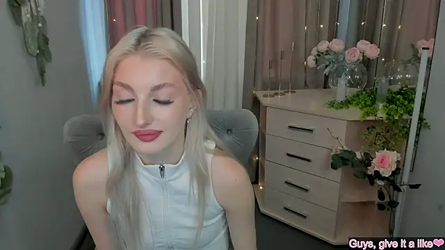 Snapshot of Sarrah_blush chatting on 09-18-25, 08:16 Sarrah blush online show from 09-18-25, 08:16