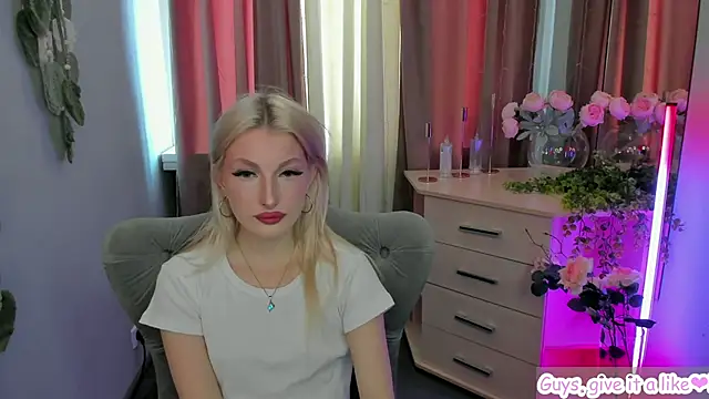 Snapshot of Sarrah_blush chatting on 09-25-25, 08:18 Sarrah blush online show from 09-25-25, 08:18
