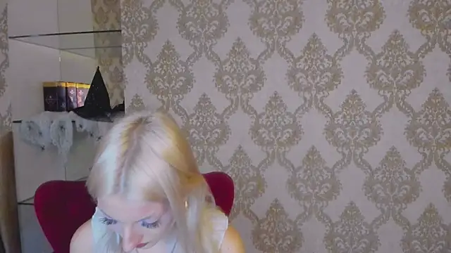 Snapshot of Sarrah_blush chatting on 10-22-25, 08:14 Sarrah blush online show from 10-22-25, 08:14