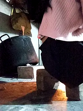 Snapshot of Phuongphuongg chatting on 10-15-25, 11:05 Phuongphuongg online show from 10-15-25, 11:05