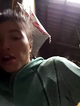 Snapshot of Phuongphuongg chatting on 10-25-25, 09:50 Phuongphuongg online show from 10-25-25, 09:50