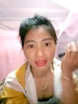 Snapshot of Phuongphuongg chatting on 11-10-25, 03:38 Phuongphuongg online show from 11-10-25, 03:38