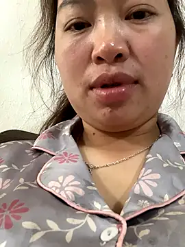 Snapshot of Nhung584 chatting on 09-09-25, 05:29 Nhung584 online show from 09-09-25, 05:29