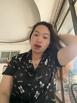 Snapshot of Nhung584 chatting on 09-11-25, 02:00 Nhung584 online show from 09-11-25, 02:00