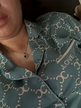 Snapshot of Nhung584 chatting on 09-13-25, 11:37 Nhung584 online show from 09-13-25, 11:37