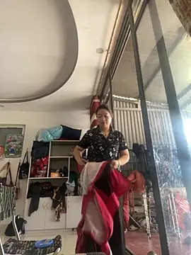 Snapshot of Nhung584 chatting on 09-15-25, 01:27 Nhung584 online show from 09-15-25, 01:27