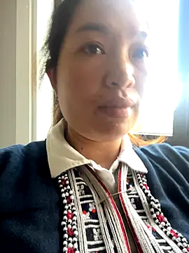 Snapshot of Nhung584 chatting on 09-17-25, 05:20 Nhung584 online show from 09-17-25, 05:20