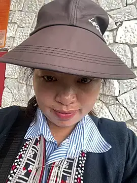 Snapshot of Nhung584 chatting on 09-18-25, 05:42 Nhung584 online show from 09-18-25, 05:42