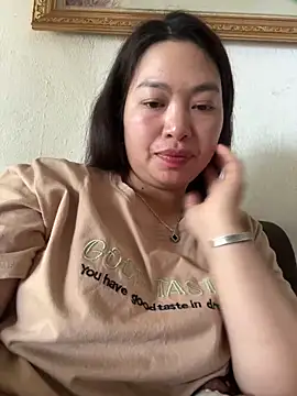 Snapshot of Nhung584 chatting on 09-22-25, 02:13 Nhung584 online show from 09-22-25, 02:13