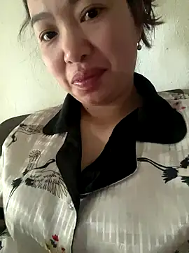 Snapshot of Nhung584 chatting on 09-27-25, 12:15 Nhung584 online show from 09-27-25, 12:15