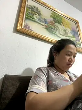 Snapshot of Nhung584 chatting on 10-01-25, 01:28 Nhung584 online show from 10-01-25, 01:28