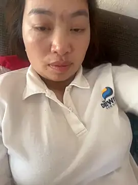 Snapshot of Nhung584 chatting on 10-11-25, 05:50 Nhung584 online show from 10-11-25, 05:50