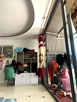 Snapshot of Nhung584 chatting on 10-13-25, 01:49 Nhung584 online show from 10-13-25, 01:49