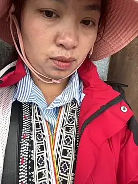 Snapshot of Nhung584 chatting on 10-14-25, 04:24 Nhung584 online show from 10-14-25, 04:24