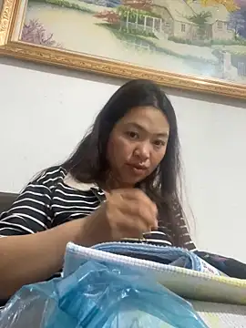 Snapshot of Nhung584 chatting on 10-15-25, 12:38 Nhung584 online show from 10-15-25, 12:38