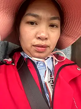 Snapshot of Nhung584 chatting on 10-16-25, 03:40 Nhung584 online show from 10-16-25, 03:40