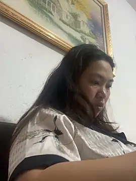 Snapshot of Nhung584 chatting on 10-17-25, 12:08 Nhung584 online show from 10-17-25, 12:08