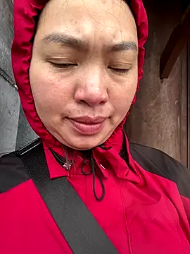 Snapshot of Nhung584 chatting on 10-21-25, 03:07 Nhung584 online show from 10-21-25, 03:07