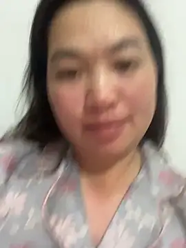 Snapshot of Nhung584 chatting on 10-22-25, 12:38 Nhung584 online show from 10-22-25, 12:38